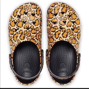 Animal print Mickey Crocs